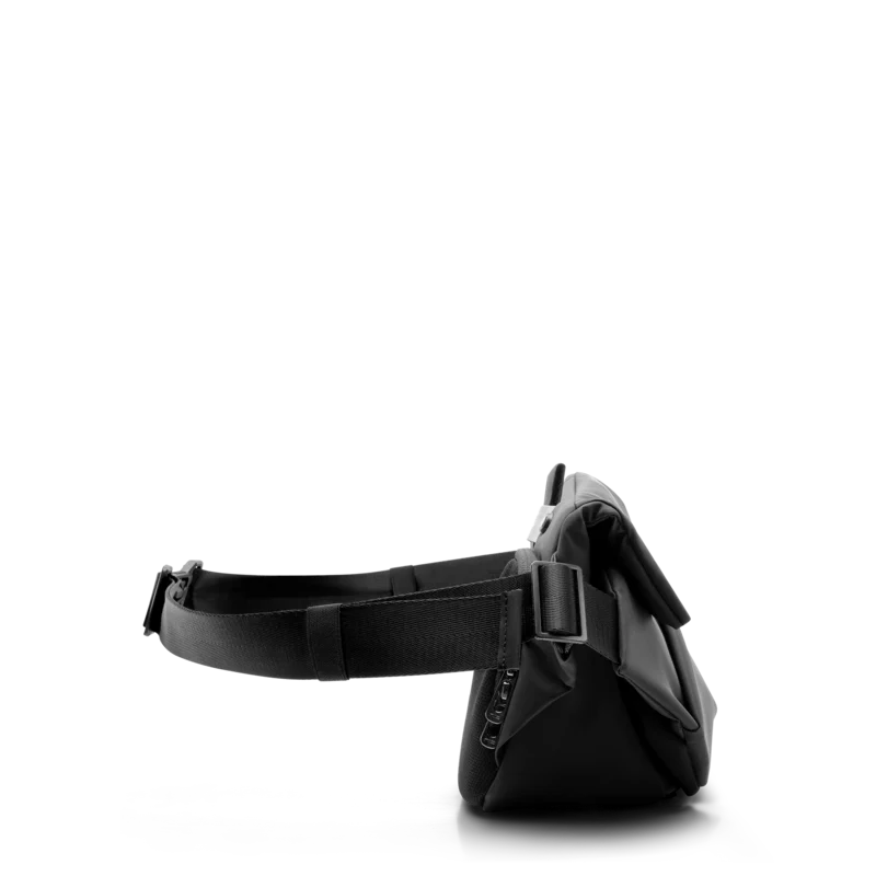 R1-Black-3_2048x2048.webp