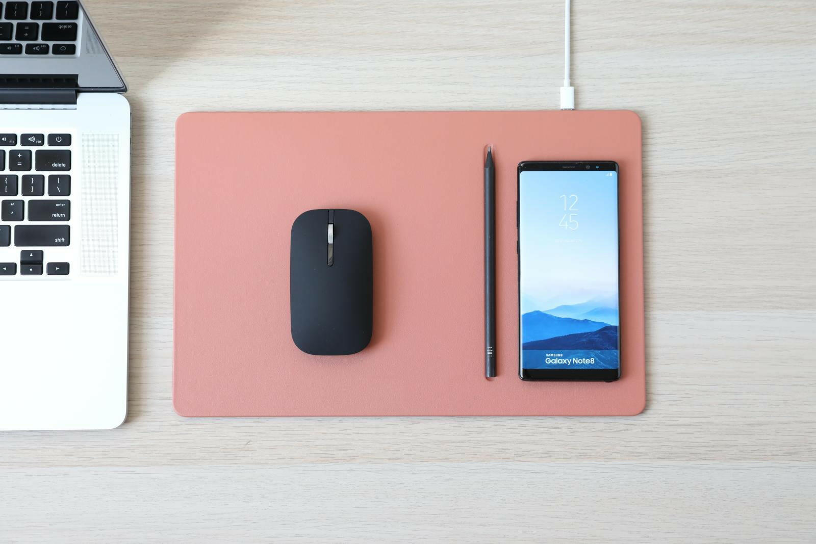 POUT Hands 3 PRO fast Charging Wireless Mouse Pad - Phonology
