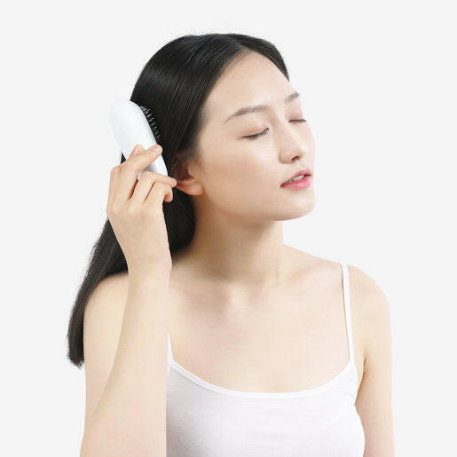 Wellskins Portable Anion Hair Care Comb With Fast Charging - White - Phonology